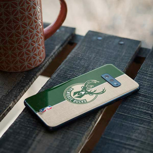 NBA Milwaukee Bucks Split Canvas Galaxy S10e Skin