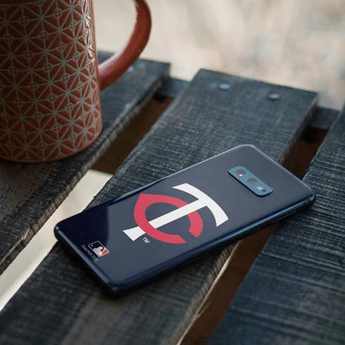 MLB Minnesota Twins - Solid Distressed Galaxy S10e Skin