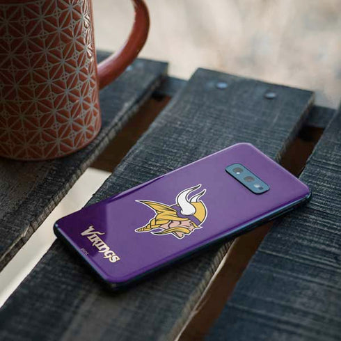 NFL Minnesota Vikings Distressed Galaxy S10e Skin