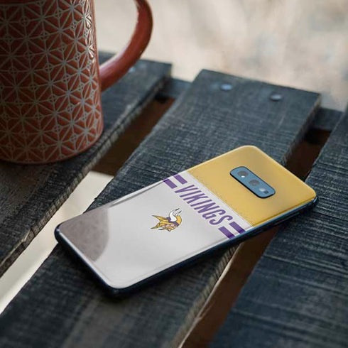 NFL Minnesota Vikings White Striped Galaxy S10e Skin