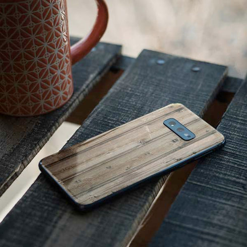 Natural Weathered Wood Galaxy S10e Skin