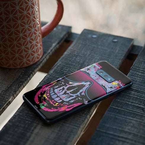 Liquid Blue Neon Skull with Glasses Galaxy S10e Skin
