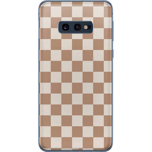 Neutral Checkered Galaxy S10e Skin