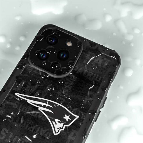 NFL New England Patriots Black & White iPhone 14 Pro Waterproof Case