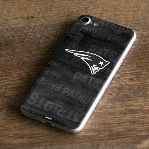NFL New England Patriots Black & White iPhone 7 Skin