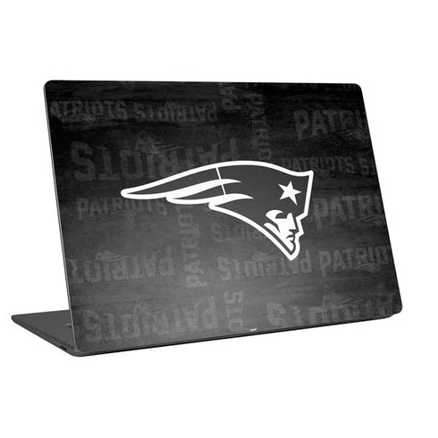 NFL New England Patriots Black & White Universal Laptop 16.6in (13.4 x 9.7in) Skin