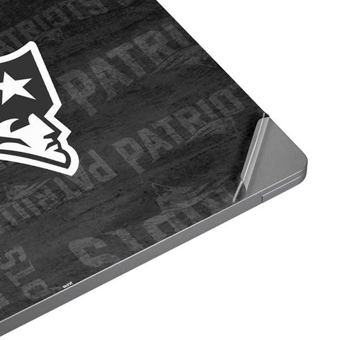 NFL New England Patriots Black & White Universal Laptop 16in (13 x 9.4in) Skin