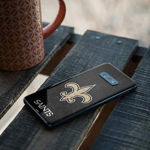 NFL New Orleans Saints Distressed Galaxy S10e Skin