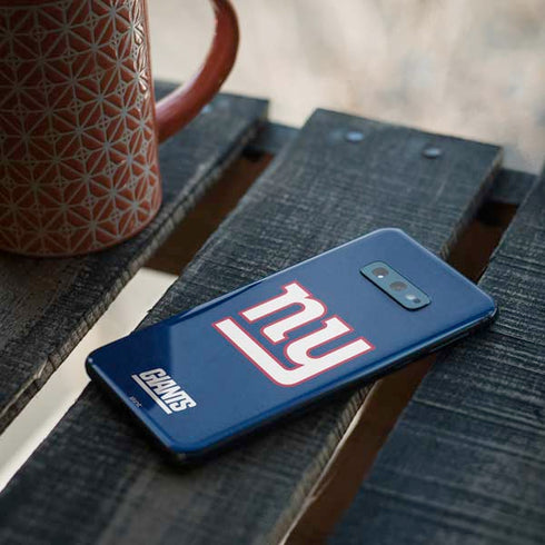 NFL New York Giants Distressed Galaxy S10e Skin