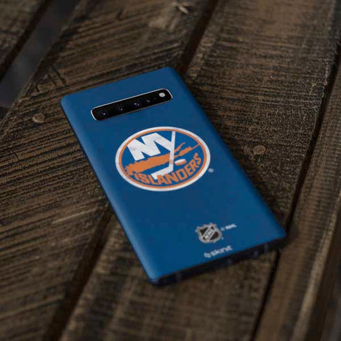 NHL New York Islanders Distressed Galaxy S10 Skin