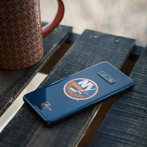 NHL New York Islanders Distressed Galaxy S10e Skin