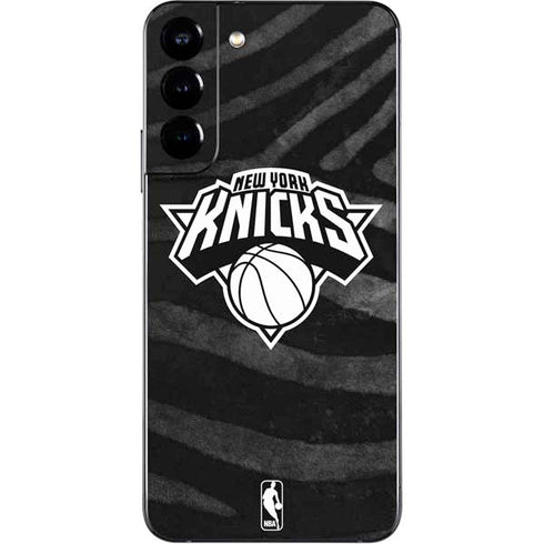 NBA New York Knicks Black Animal Print Galaxy S22 Plus Skin
