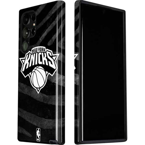 NBA New York Knicks Black Animal Print Galaxy S22 Ultra Pro Case