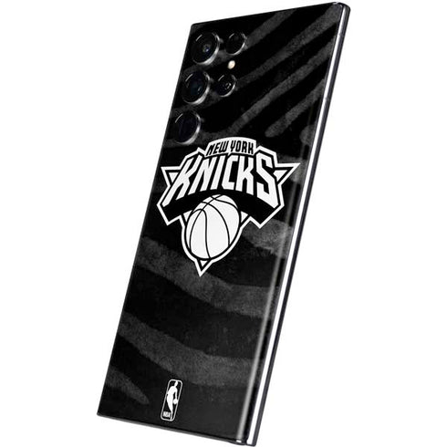 NBA New York Knicks Black Animal Print Galaxy S22 Ultra Skin