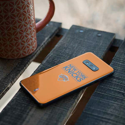 NBA New York Knicks Standard - Orange Galaxy S10e Skin