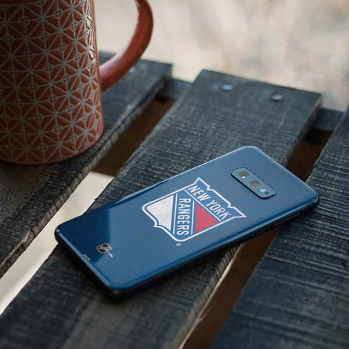 NHL New York Rangers Distressed Galaxy S10e Skin