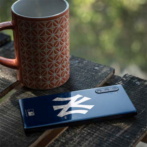 MLB New York Yankees - Solid Distressed Galaxy Note 10 Plus Skin