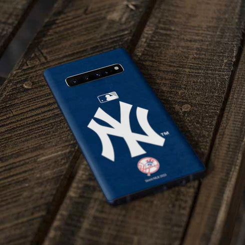 MLB New York Yankees - Solid Distressed Galaxy S10 Plus Skin