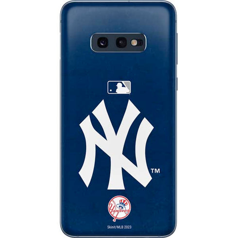 MLB New York Yankees - Solid Distressed Galaxy S10e Skin