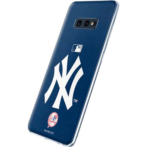 MLB New York Yankees - Solid Distressed Galaxy S10e Skin