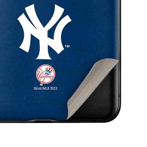 MLB New York Yankees - Solid Distressed Galaxy Z Flip Skin