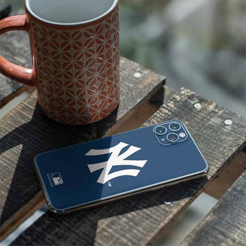 MLB New York Yankees - Solid Distressed iPhone 11 Pro Max Skin