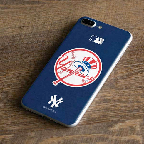 MLB New York Yankees - Solid Distressed iPhone 7 Plus Skin