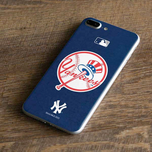 MLB New York Yankees - Solid Distressed iPhone 8 Plus Skin