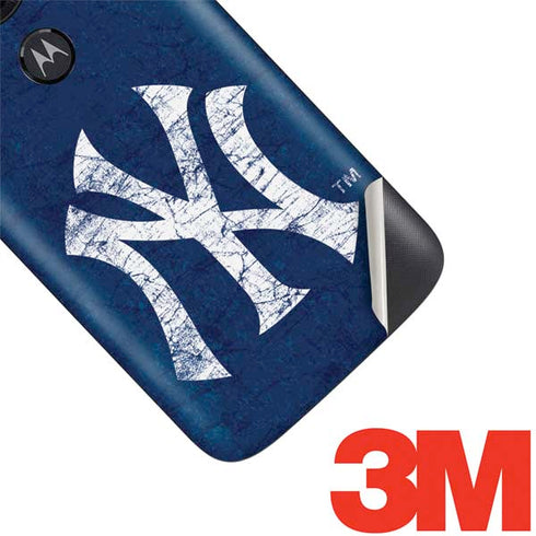 MLB New York Yankees - Solid Distressed Moto E5 Play Skin