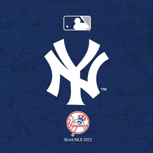 MLB New York Yankees - Solid Distressed Moto E5 Play Skin