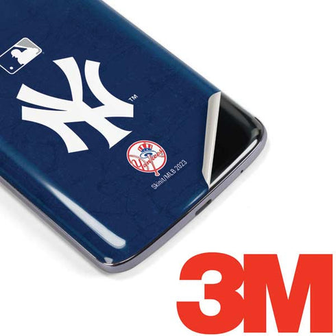 MLB New York Yankees - Solid Distressed Moto E5 Plus Skin