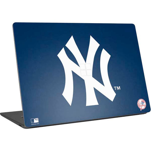 MLB New York Yankees - Solid Distressed Surface Laptop 4 15in Skin