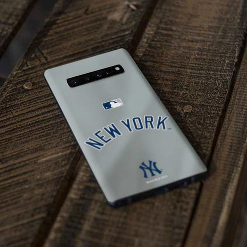 MLB New York Yankees Alternate/Away Jersey Galaxy S10 Skin