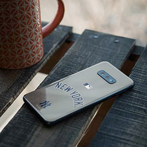 MLB New York Yankees Alternate/Away Jersey Galaxy S10e Skin