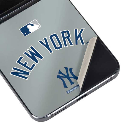 MLB New York Yankees Alternate/Away Jersey Galaxy Z Flip5 5G Skin