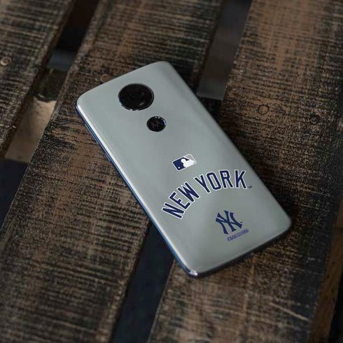 MLB New York Yankees Alternate/Away Jersey Moto E5 Plus Skin