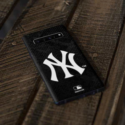 MLB New York Yankees Dark Wash Galaxy S10 Skin