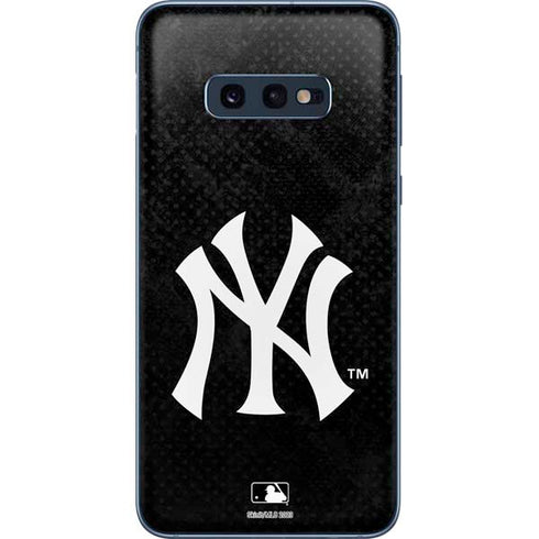 MLB New York Yankees Dark Wash Galaxy S10e Skin
