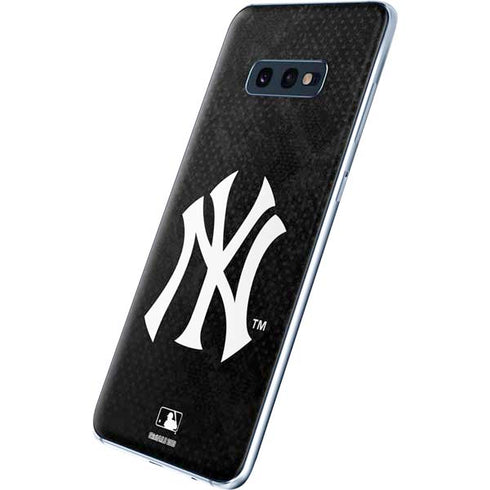 MLB New York Yankees Dark Wash Galaxy S10e Skin