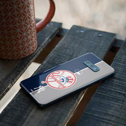 MLB New York Yankees Split Galaxy S10e Skin