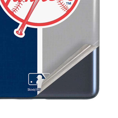 MLB New York Yankees Split Galaxy S20 Fan Edition Skin