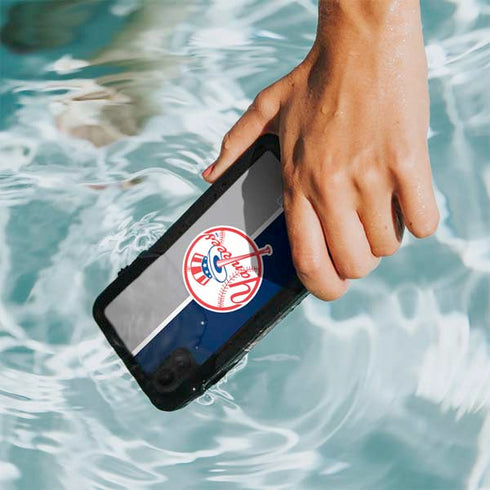 MLB New York Yankees Split iPhone XR Waterproof Case