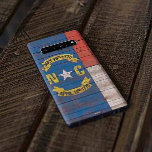 North Carolina Flag Dark Wood Galaxy S10 Skin