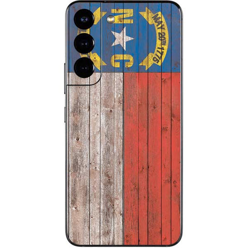 North Carolina Flag Dark Wood Galaxy S22 Skin