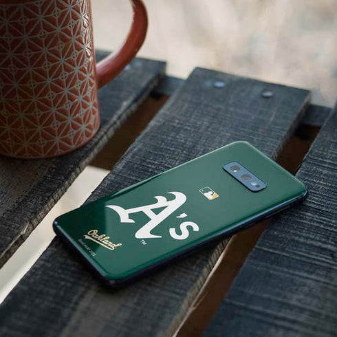 MLB Oakland Athletics - Solid Distressed Galaxy S10e Skin
