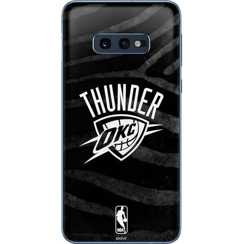 NBA Oklahoma City Thunder Black Animal Print Galaxy S10e Skin