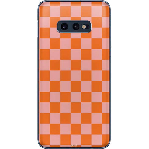Orange Checkered Galaxy S10e Skin