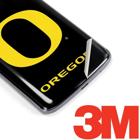 University of Oregon Ducks Black Gradient Moto E5 Plus Skin