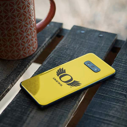 University of Oregon Ducks Yellow Galaxy S10e Skin