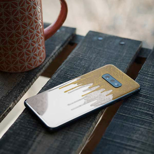 Paint Splatter Gold Galaxy S10e Skin